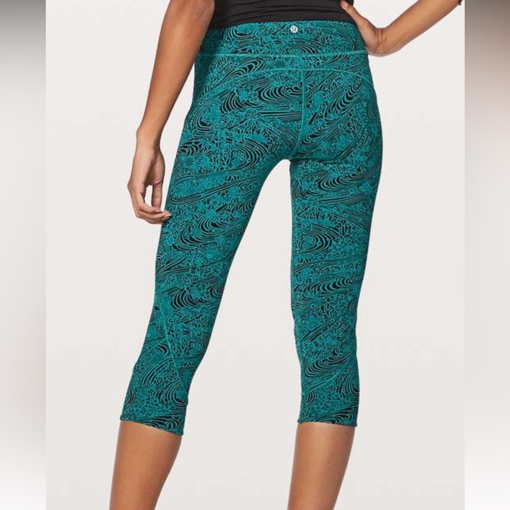 Lululemon Sz 4 Wonder Under Perfect condition - Picture 2 of 7